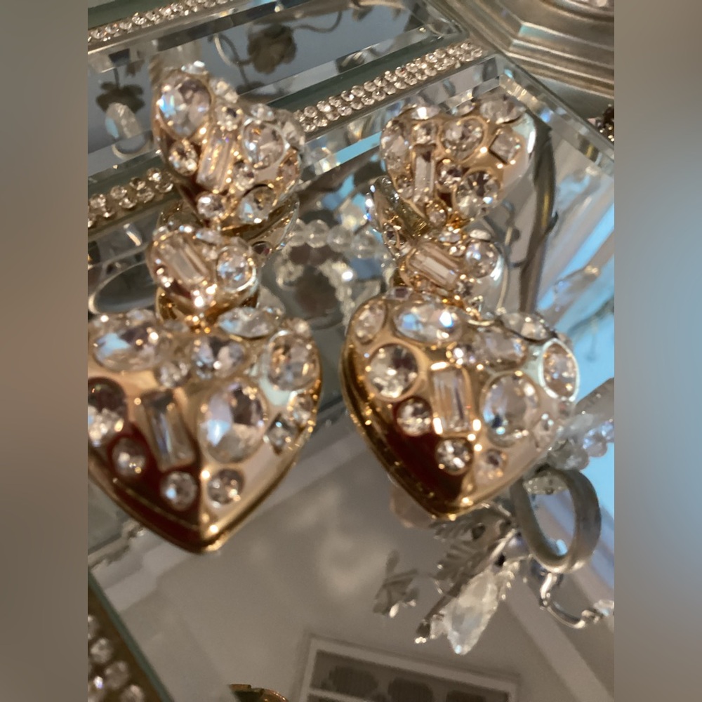 Beautiful eye candy Crystal heart earrings